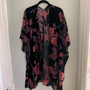 Versona Shaw/Kimono OS black burned out velvet with leaf pattern *New with Tag*
